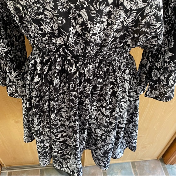 Olivaceous • Black & White Floral Open Back Mini Dress - Picture 6 of 12